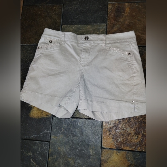 White House Black Market Shorts Size 4 - Picture 1 of 3